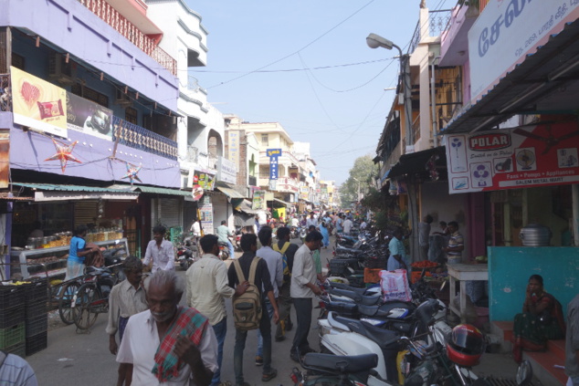 Le contraste est saisissant avec les rues de la partie indienne de la ville; ici nous sommes vraiment en Inde