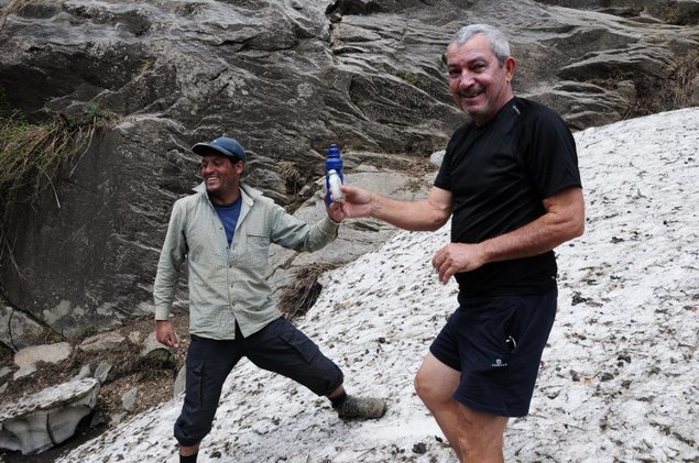 Gérald veut garder un souvenir de la montagne Gérald veut garder un souvenir de la montagne