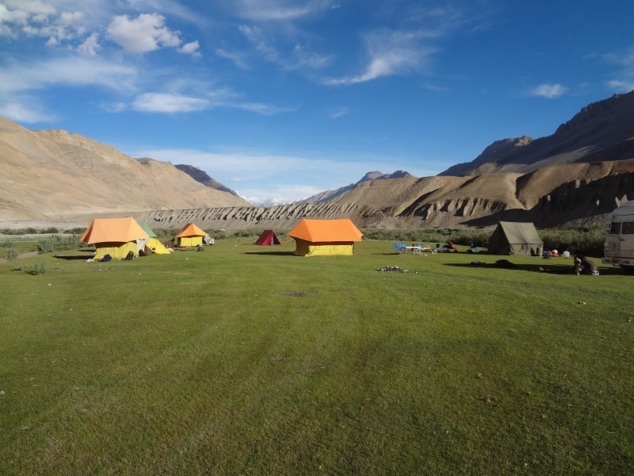 Camp 2 - à Rangrik, sur les bords de la SPITI Camp 2 - à Rangrik, sur les bords de la SPITI