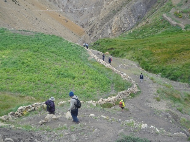 Nous entamons notre descente dans la vallée