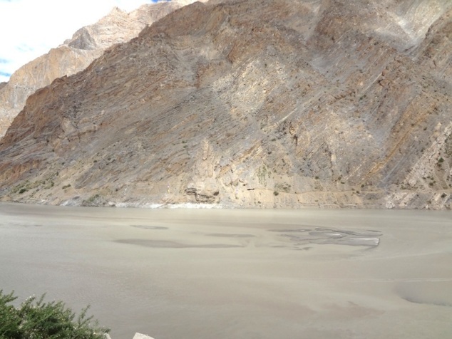 Une forme sur les rochers qui pour les dévôts représente le sage Padmasambhava Une forme sur les rochers qui pour les dévôts représente le sage Padmasambhava