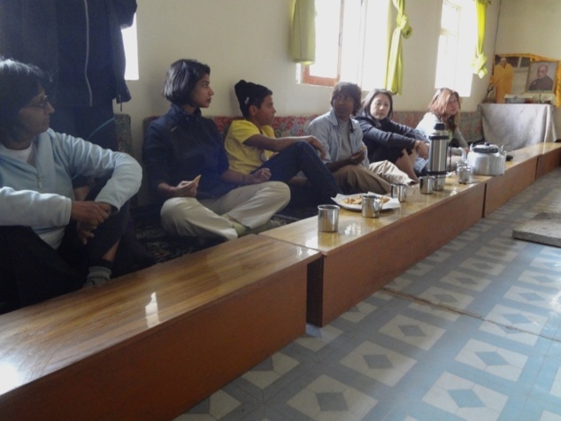 Salle de prières faisant office de salle à manger et inversement Salle de prières faisant office de salle à manger et inversement