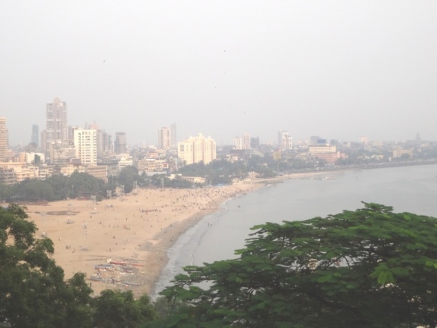 La plage de Chowpatty vue depuis les "Jardins Suspendus" La plage de Chowpatty vue depuis les "Jardins Suspendus"