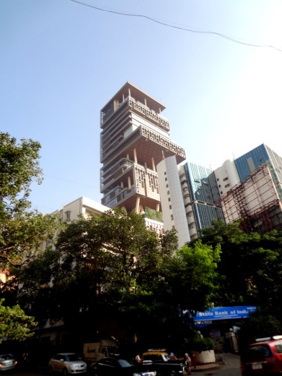 Immeuble habité par la famille de Mukesh Ambani, homme d'affaires et 19ème fortune mondiale Immeuble habité par la famille de Mukesh Ambani, homme d'affaires et 19ème fortune mondiale