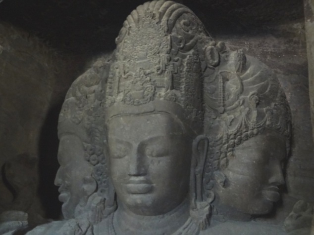 Shivâ aux trois visages : le protecteur, le créateur et le destructeur Shivâ aux trois visages : le protecteur, le créateur et le destructeur