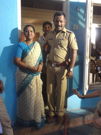 Le policier est un stéréotype du film Bollywood Le policier est un stéréotype du film Bollywood