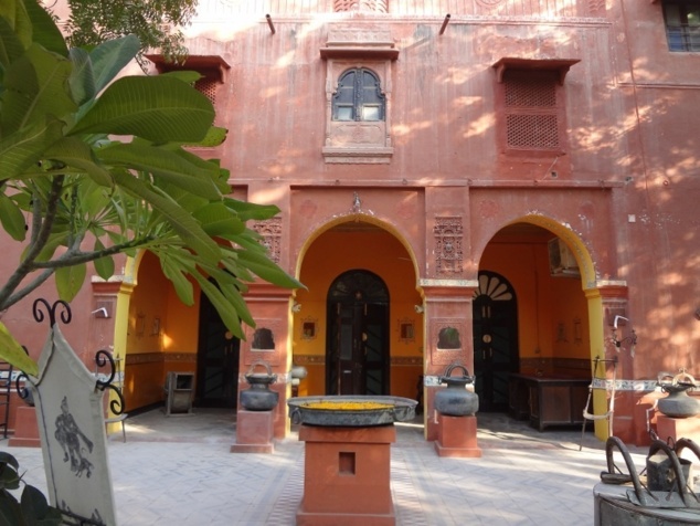 Notre hôtel à Bikaner : une "haveli" qui était la résidence du premier ministre du Maharadjah.