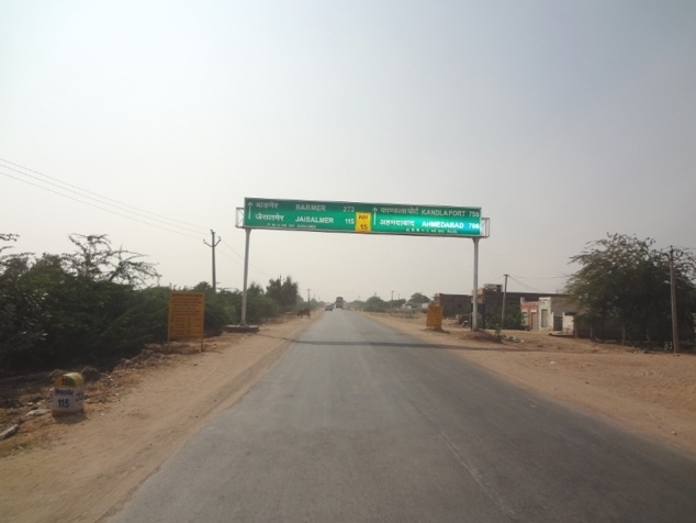 En route vers Jaisalmer. En route vers Jaisalmer.
