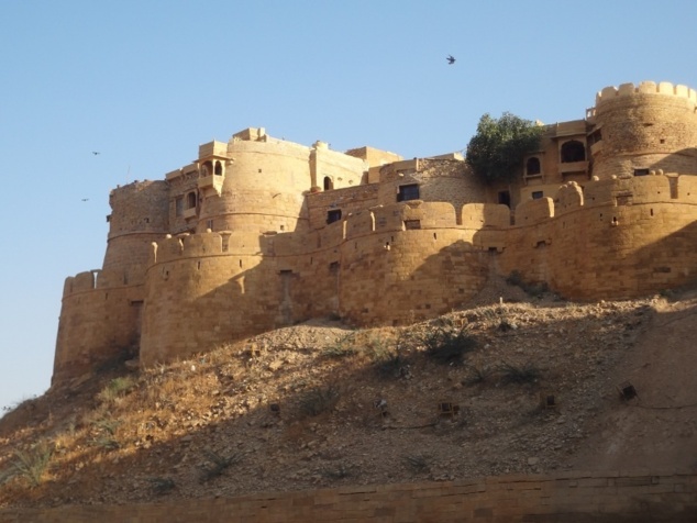 Les remparts qui comptent pas moins de quatre-vingt-dix-neuf bastions au total. Les remparts qui comptent pas moins de quatre-vingt-dix-neuf bastions au total.