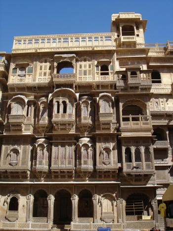 De grandes "haveli" s'élèvent au coeur de la ville basse. De grandes "haveli" s'élèvent au coeur de la ville basse.