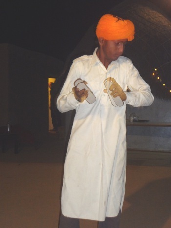 Joueur de "castagnettes". Joueur de "castagnettes".