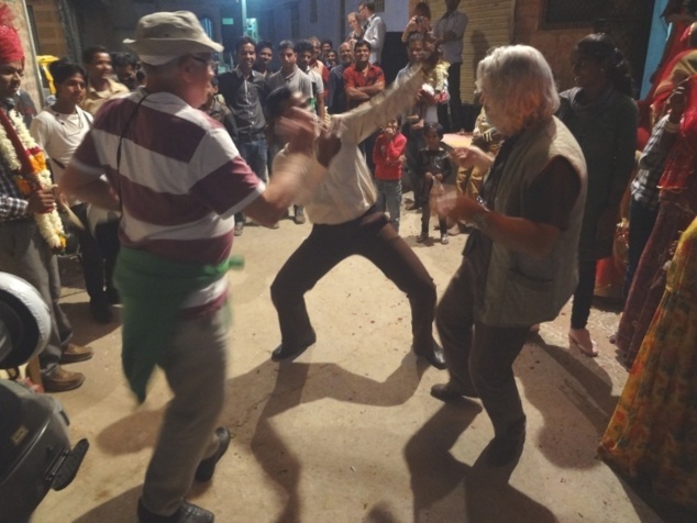 Danse entre hommes. Danse entre hommes.