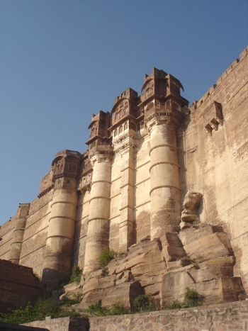 Les bastions ornés de pavillons.