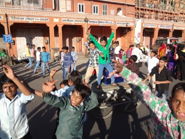 Les enfants sont de la fête.