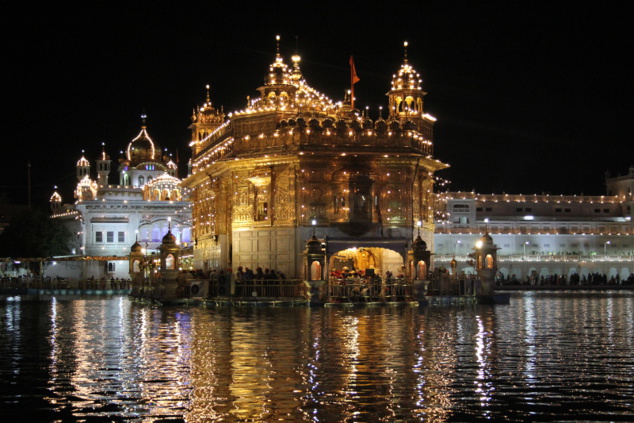 le Temple d'Or, le centre spirituel de la religion des Sikhs le Temple d'Or, le centre spirituel de la religion des Sikhs