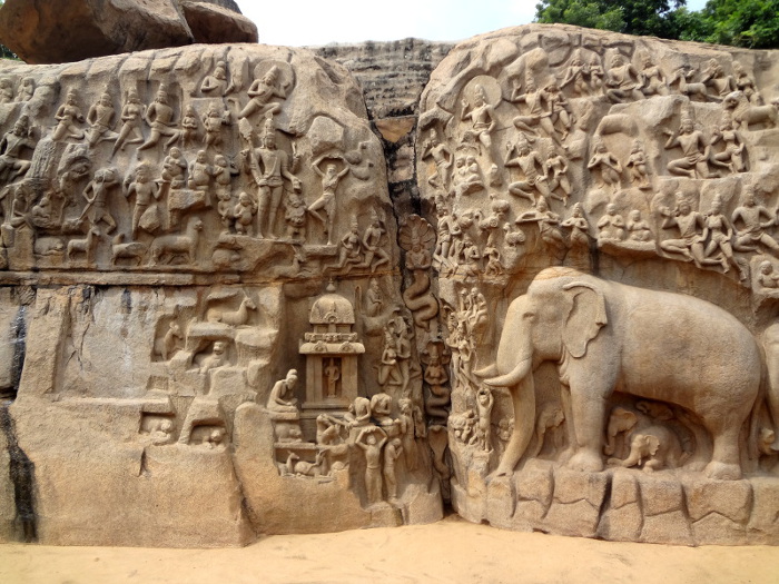 Le bas-relief emblématique de Mahabalipuram: la "Descente du Gange" ou "Pénitence d'Arjuna.