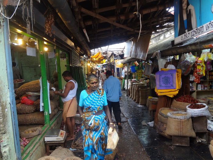 Le marché couvert de Pondichéry au centre de la ville indienne.