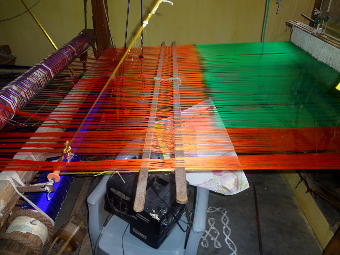 Un sari en cours de fabrication.