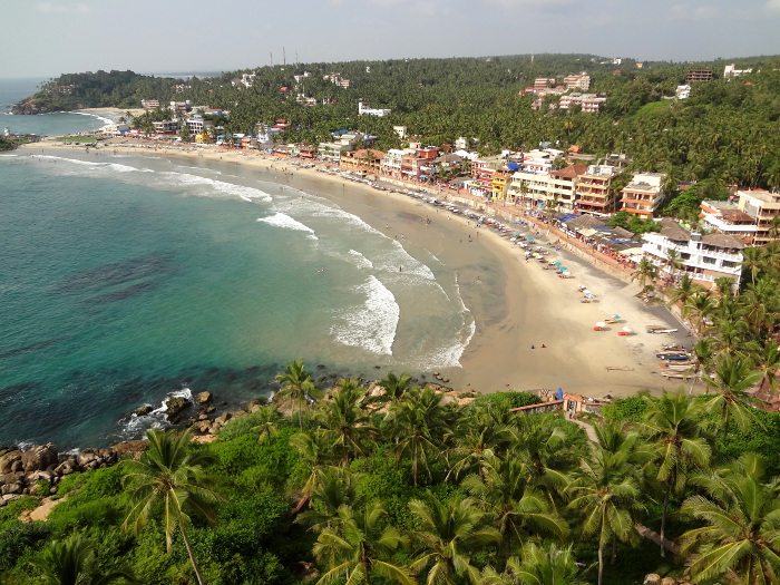 La grande plage de Kovalam où se côtoient tourisme et pêche tradItionnelle.