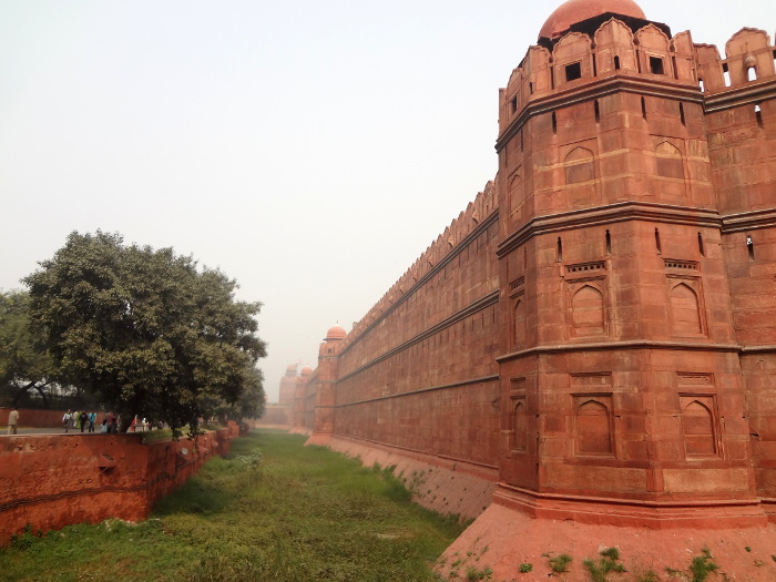 Les remparts du Fort Rouge (Lâl Quilâ) de Delhi, édifié par le cinquième Grand Moghol, Shâh Jâhan,