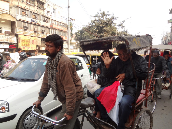 A deux pas du Fort Rouge, le quartier commerçant de Chandnî Chowk, où il vaut mieux se déplacer en "cycle rickshaw" pour mieux se faufiler dans la circulation ...