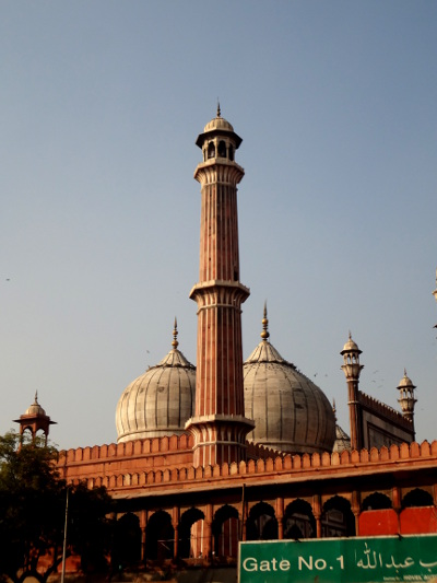 La "Jami Masjid", la plus grande mosquée de l'Inde, édifiée par l'empereur moghol Shah Jahan au milieu du XVII ème siècle.
