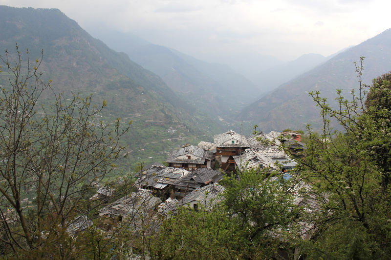 Nous traversons des villages haut perchés