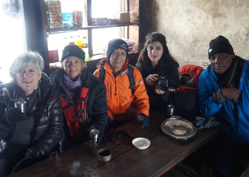 Après le froid, après l'effort, le réconfort autour d'une tasse de thé brûlante