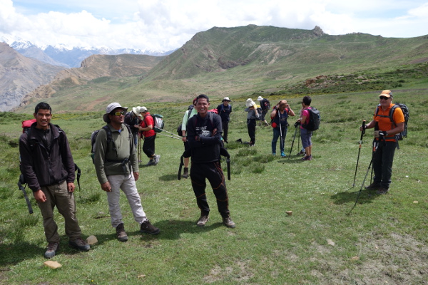 Le groupe au complet, avec nos guides au premier plan: Suresh, Happy et Puran